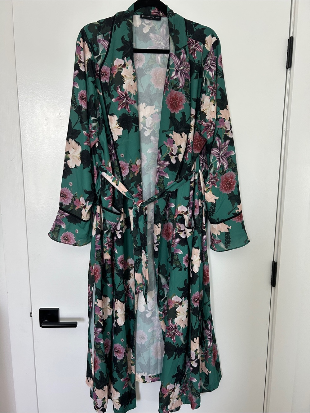 Fashion to Figure Green Floral Satin Shirtdress/ 3rd Layer/ Robe